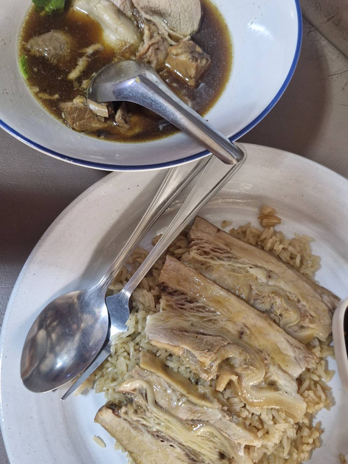 ชามนี้มีวิญญาณ: รีวิว ‘เนื้อต้มบ้านม้า’ รสชาติความเก๋าที่คนรักเนื้อต้องไปโดนให้ได้สักครั้ง